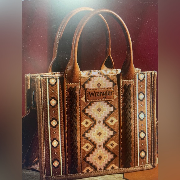 Wrangler purse medium size brand new with tags - Picture 2 of 3